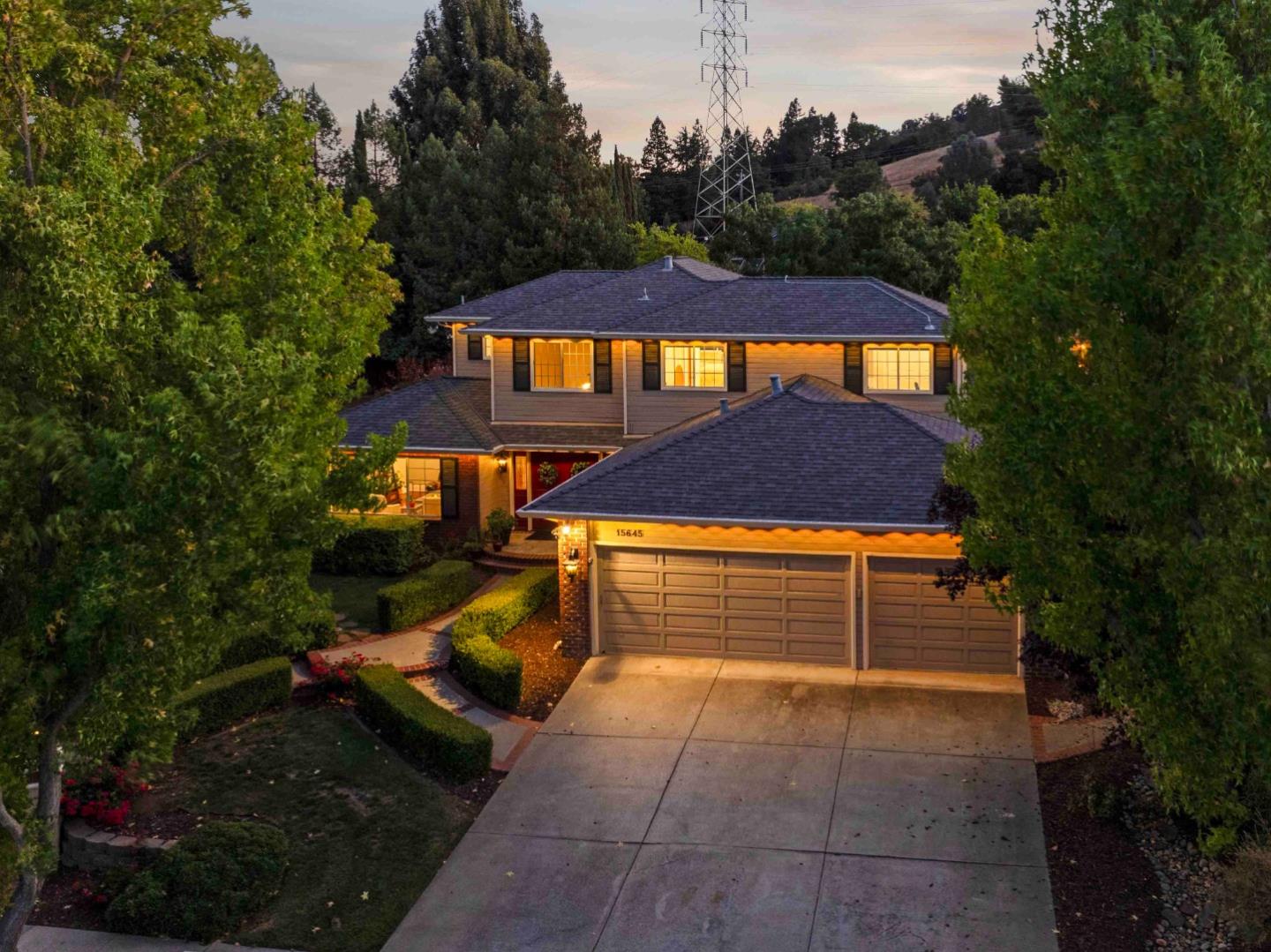 15645 Via Castana