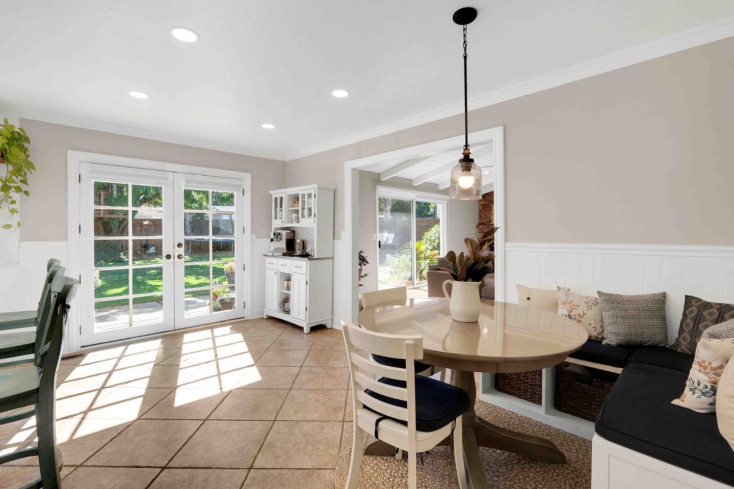 15645 Via Castana