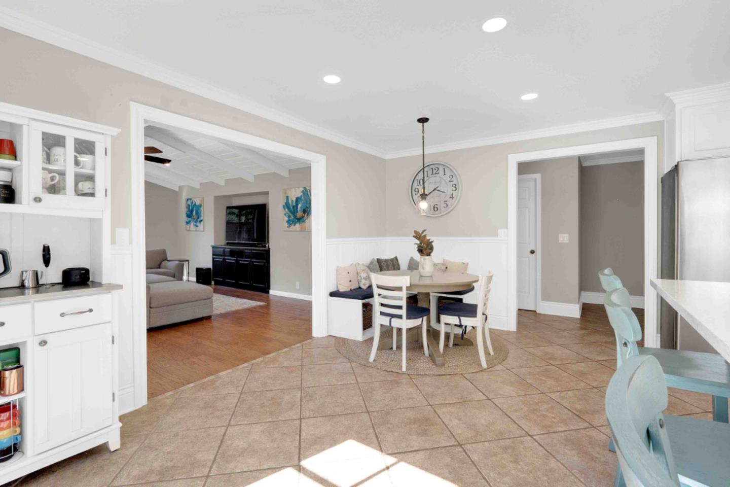 15645 Via Castana
