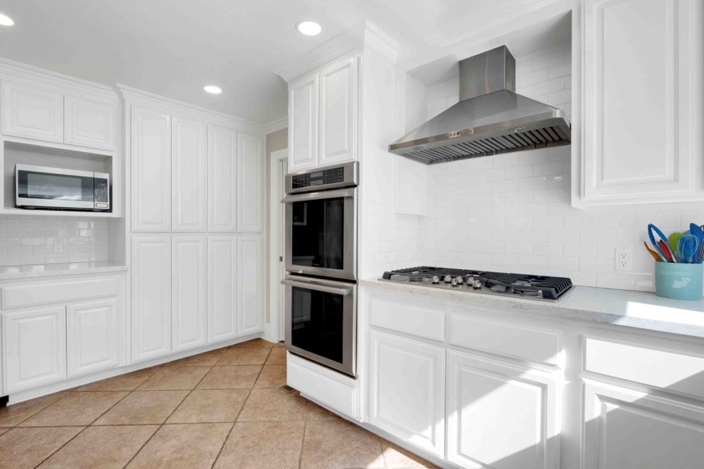 15645 Via Castana