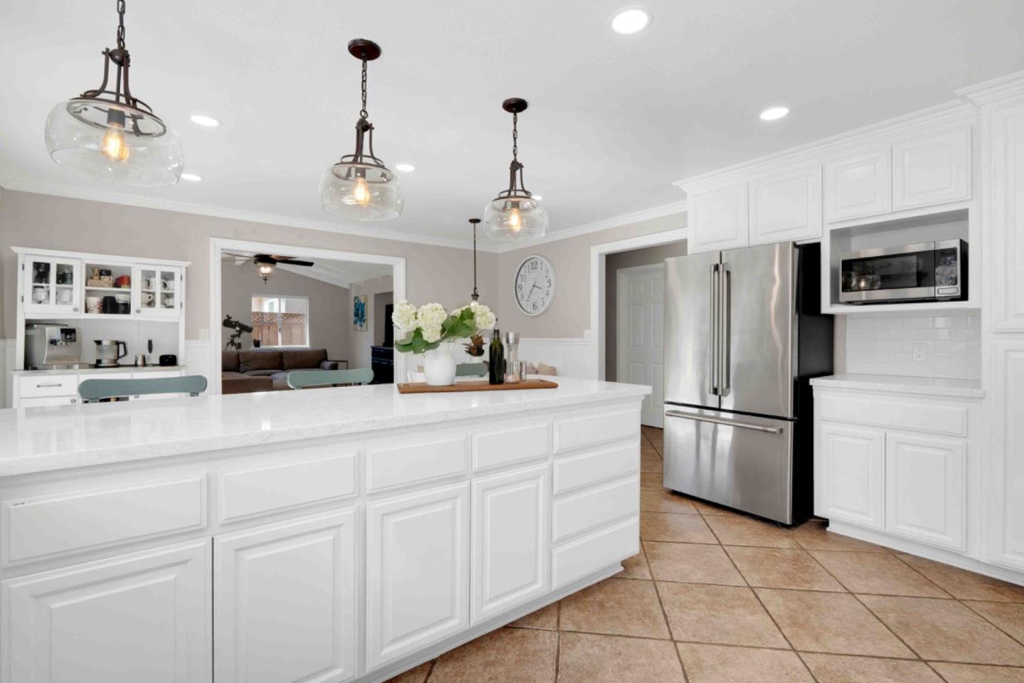 15645 Via Castana