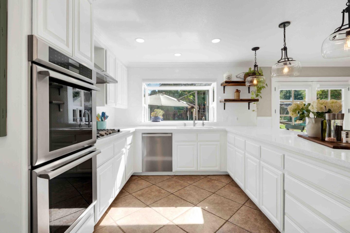 15645 Via Castana