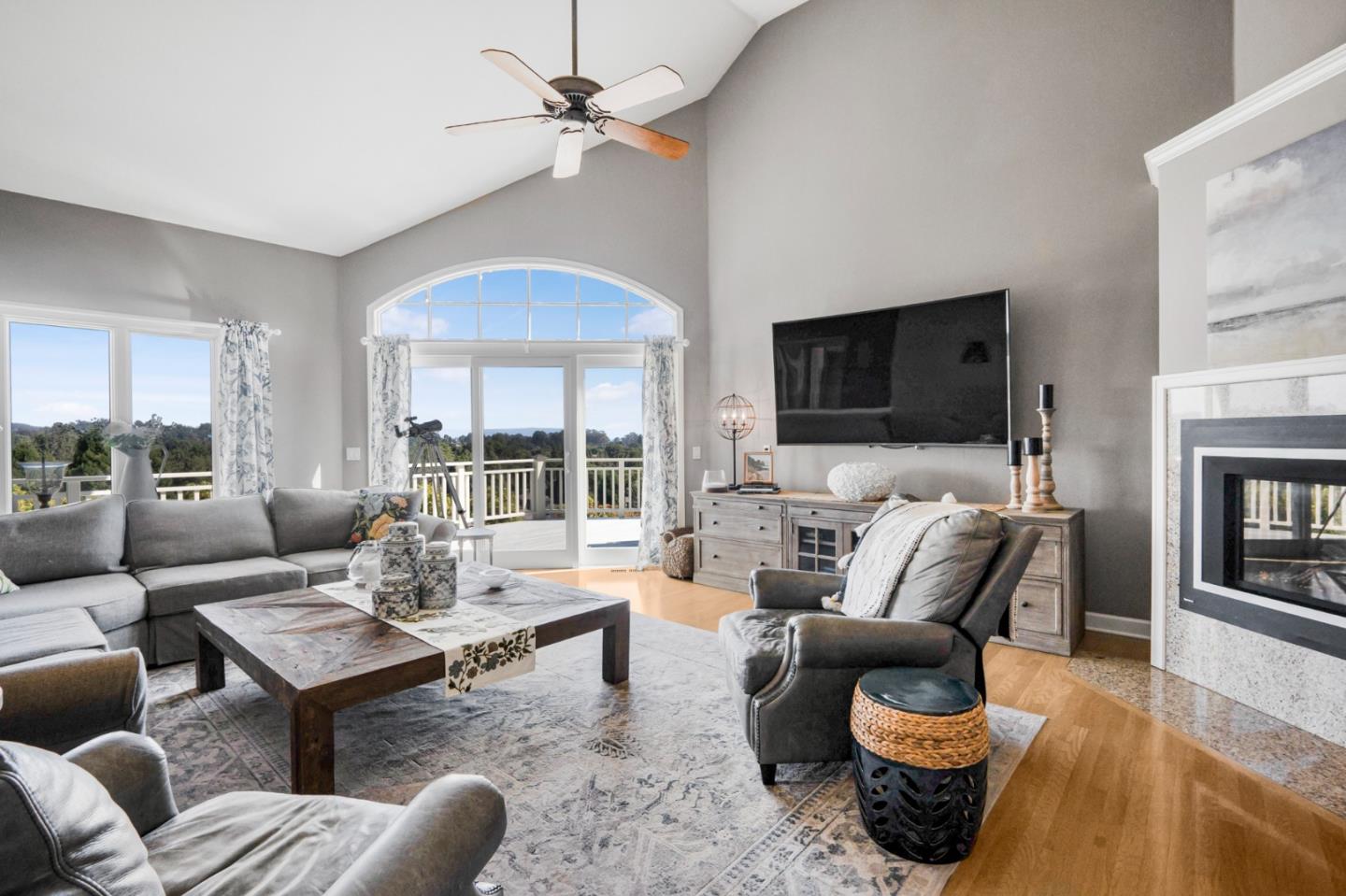 103 Carlino LN