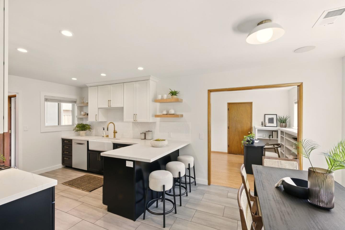 225 Longview DR