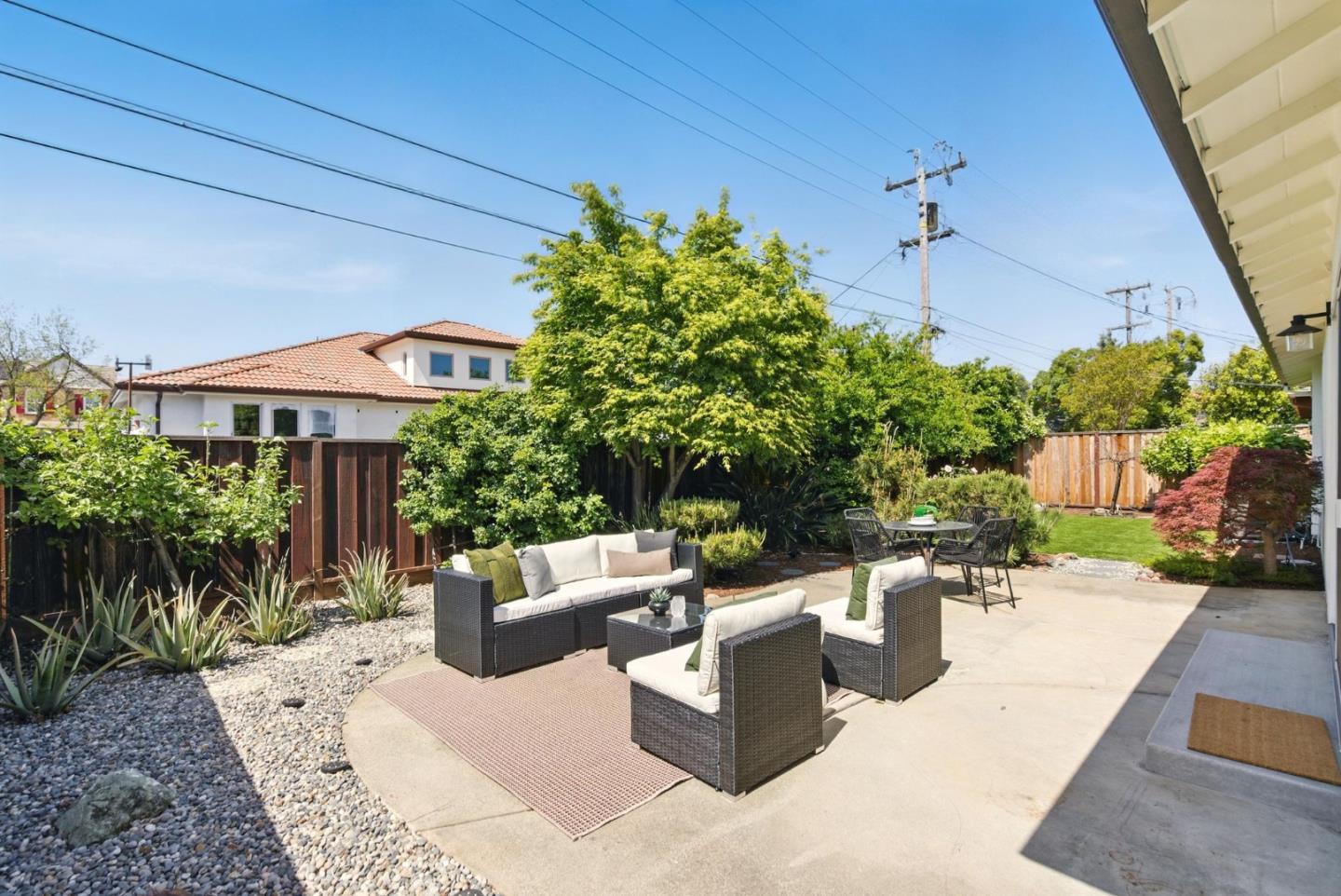 225 Longview DR
