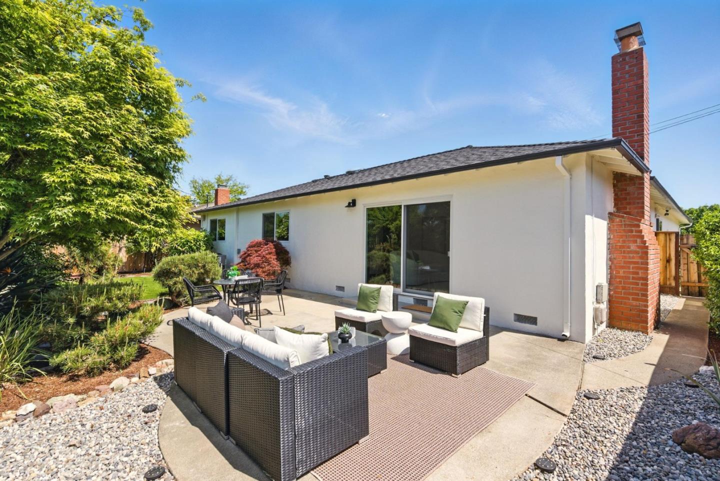 225 Longview DR