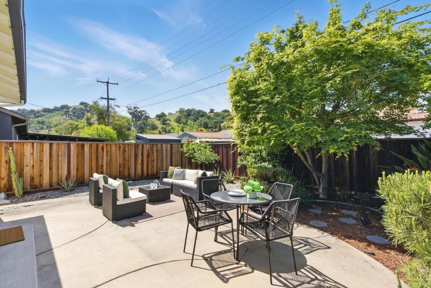 225 Longview DR
