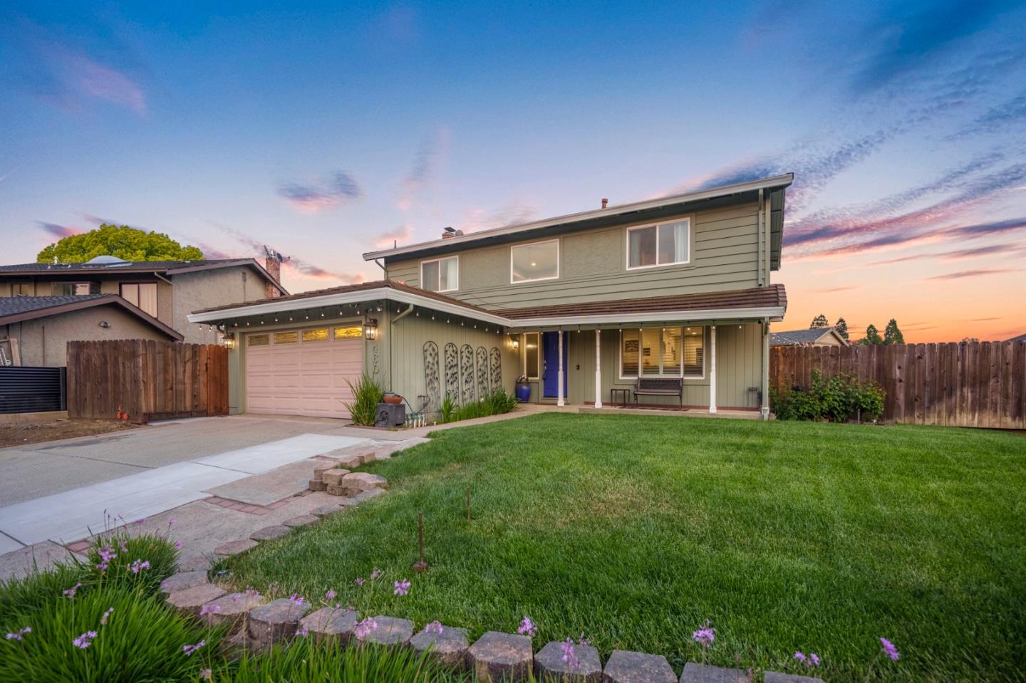 460 La Crosse DR