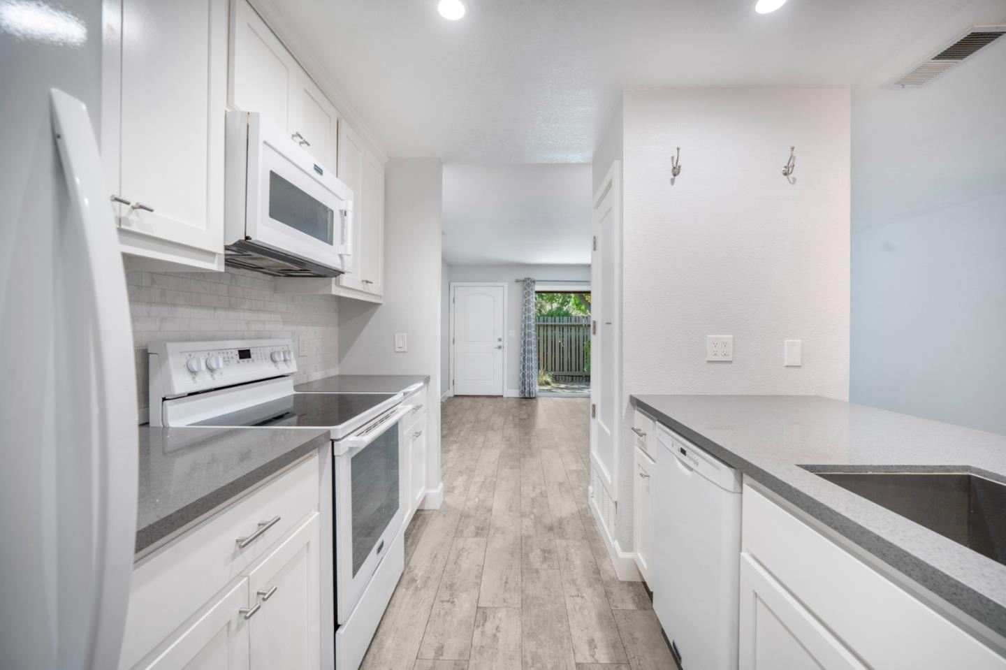 233 Red Oak DR K