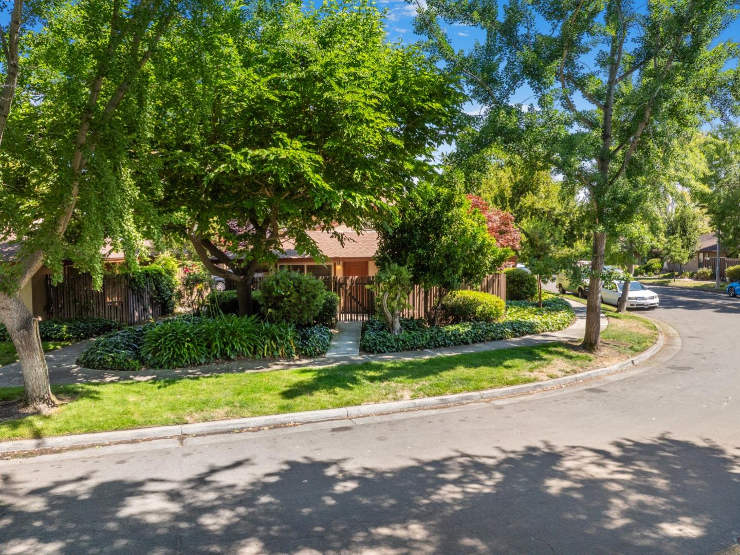233 Red Oak DR K