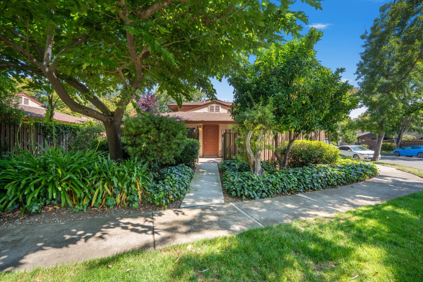 233 Red Oak DR K