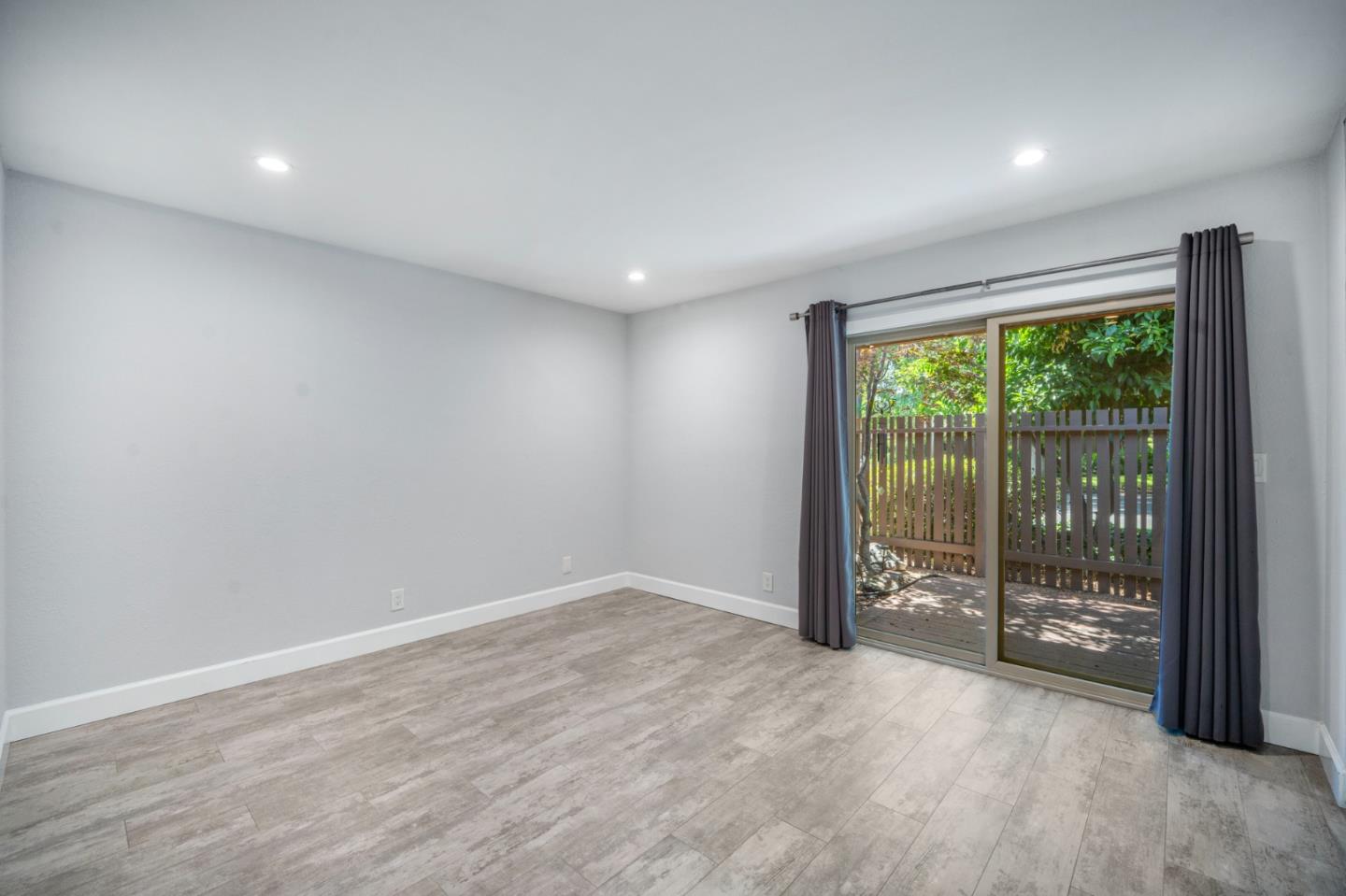 233 Red Oak DR K