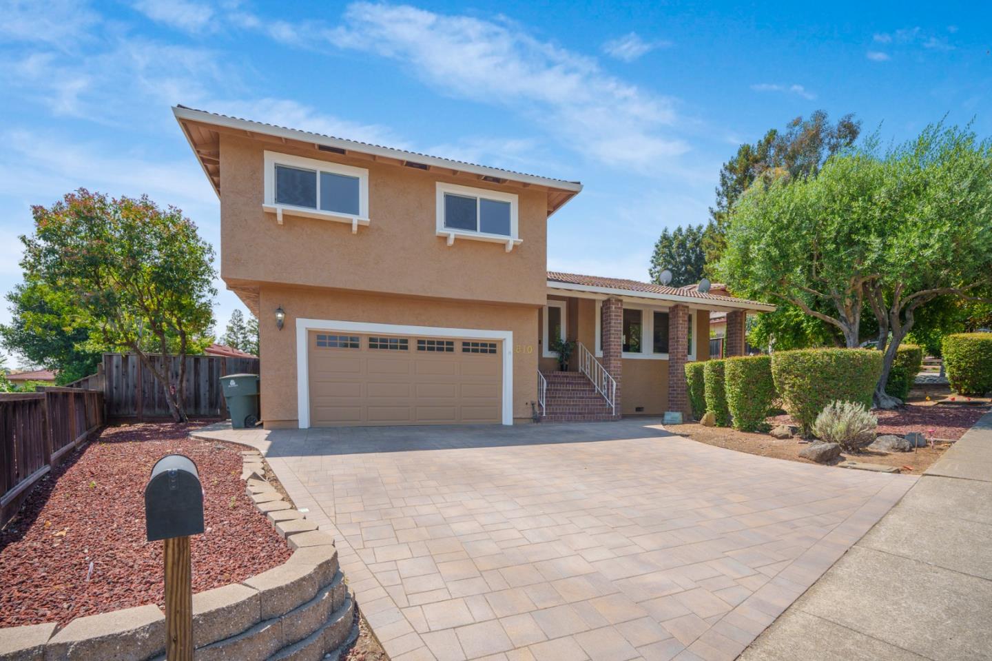 810 West Main Avenue