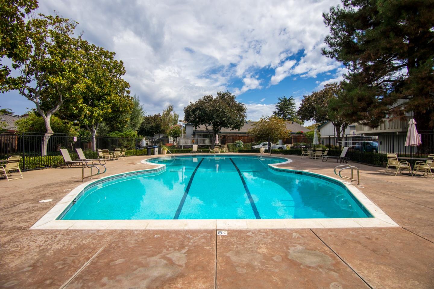 1350 Charmwood Square