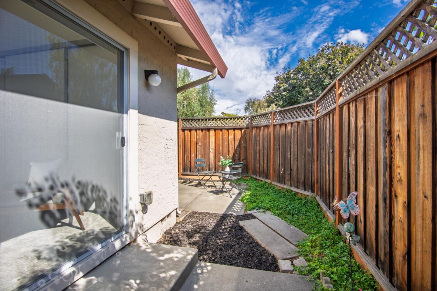 1350 Charmwood Square