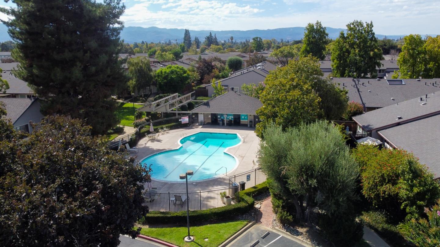 1350 Charmwood Square