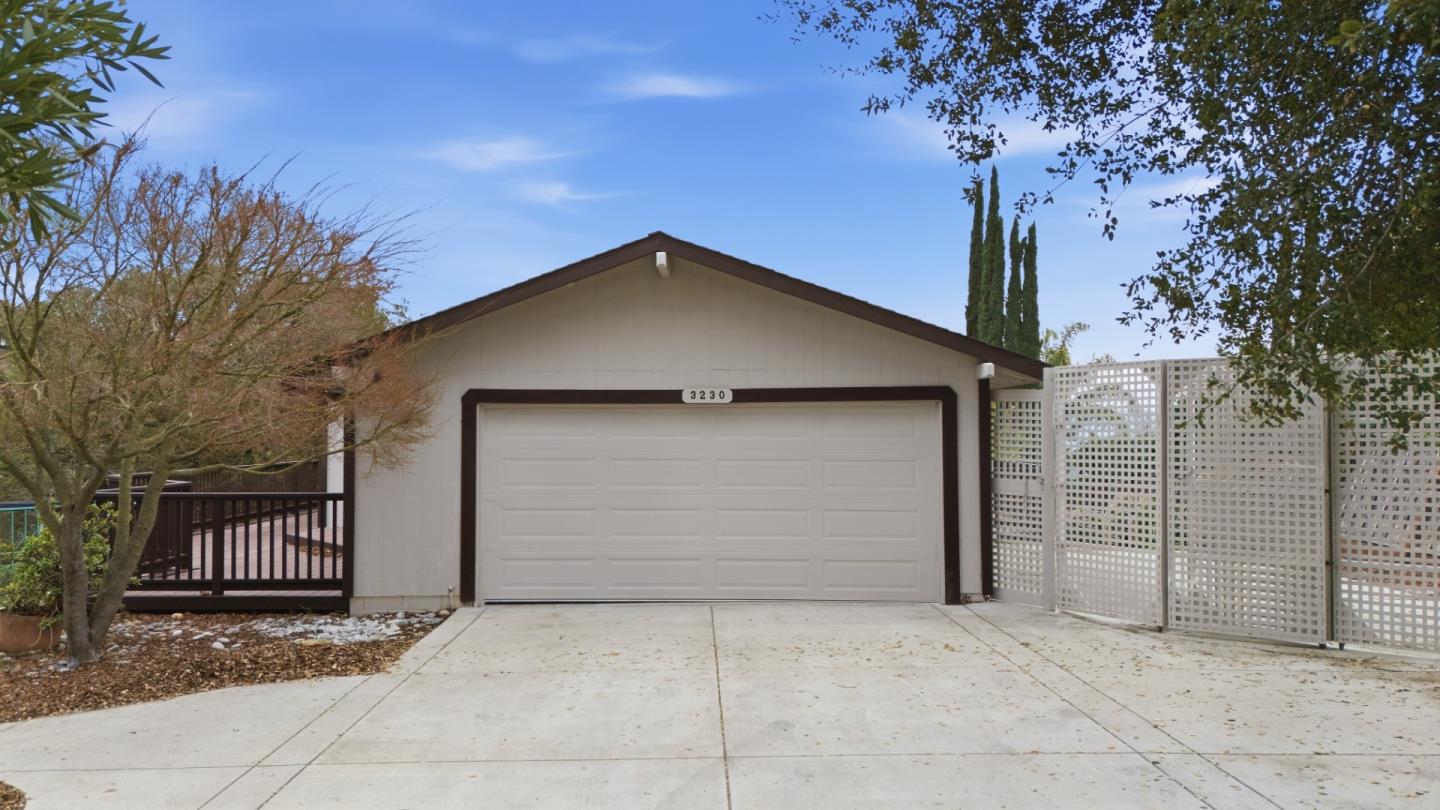 3230 Oak View Lane