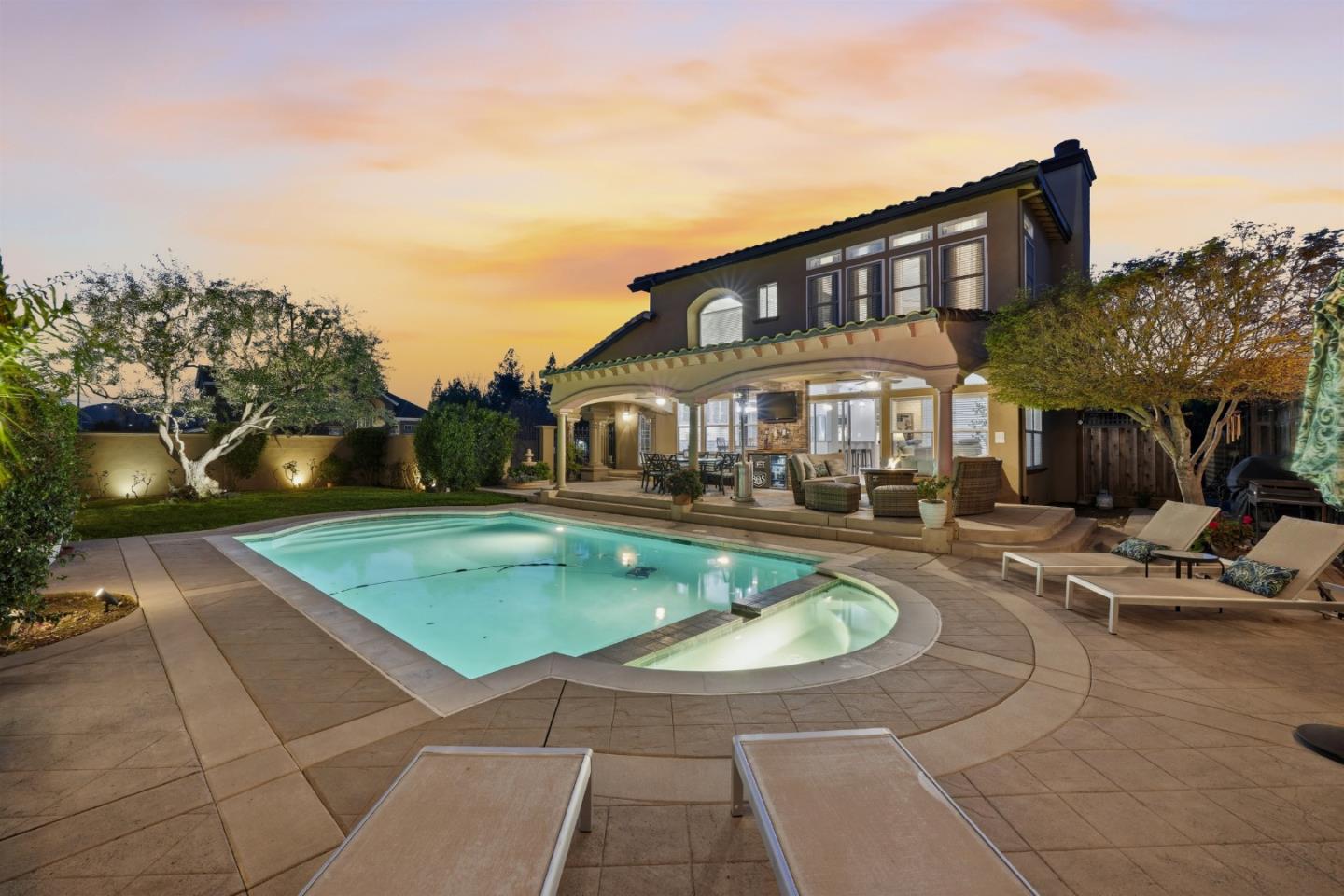 832 English Walnut Way