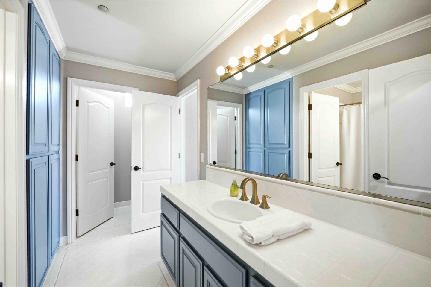 832 English Walnut Way