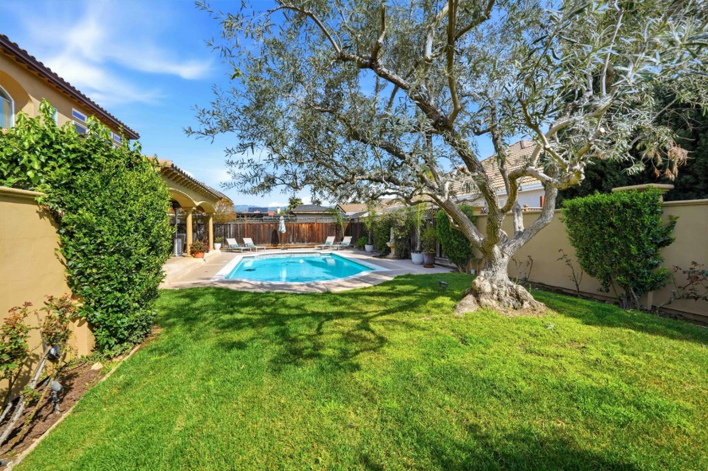 832 English Walnut Way