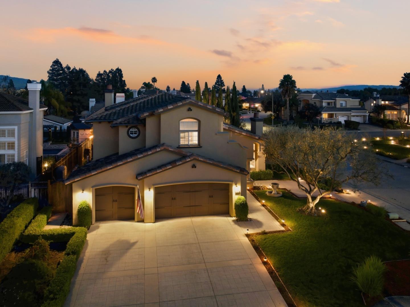 832 English Walnut Way