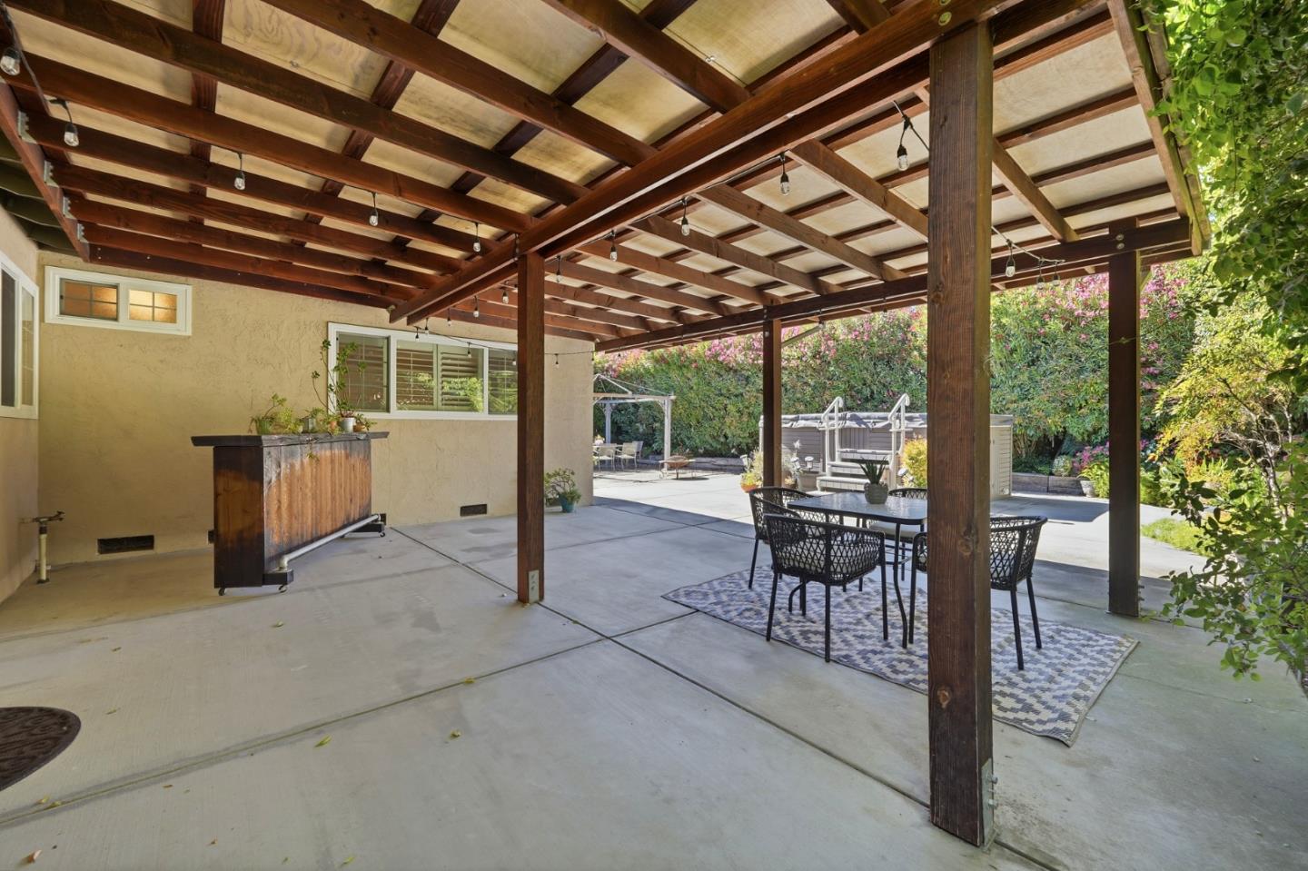 1065 Ortega CIR