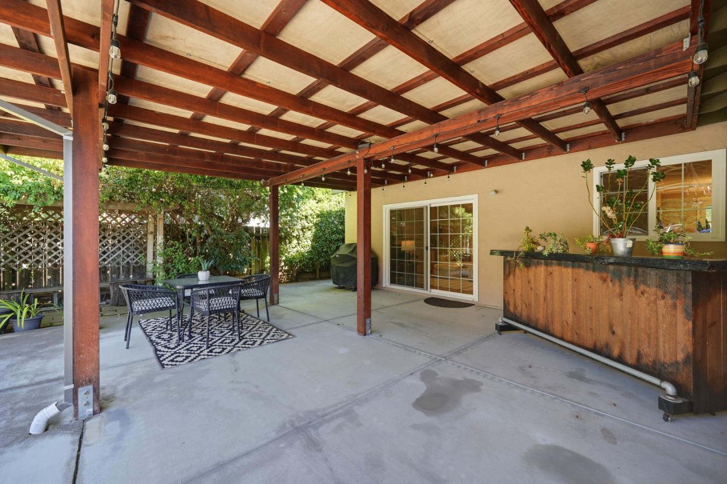 1065 Ortega CIR