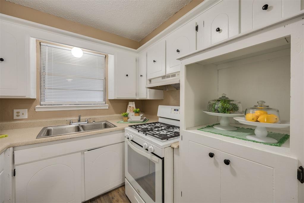5204 Foster Drive