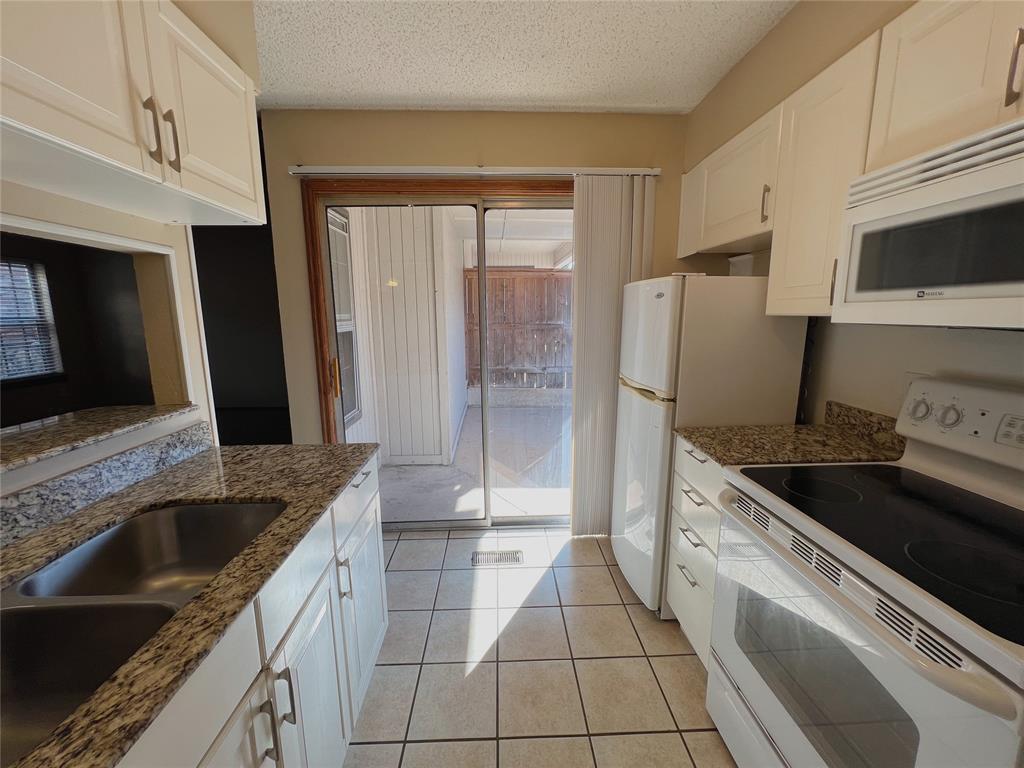 14148 Crossing Way East