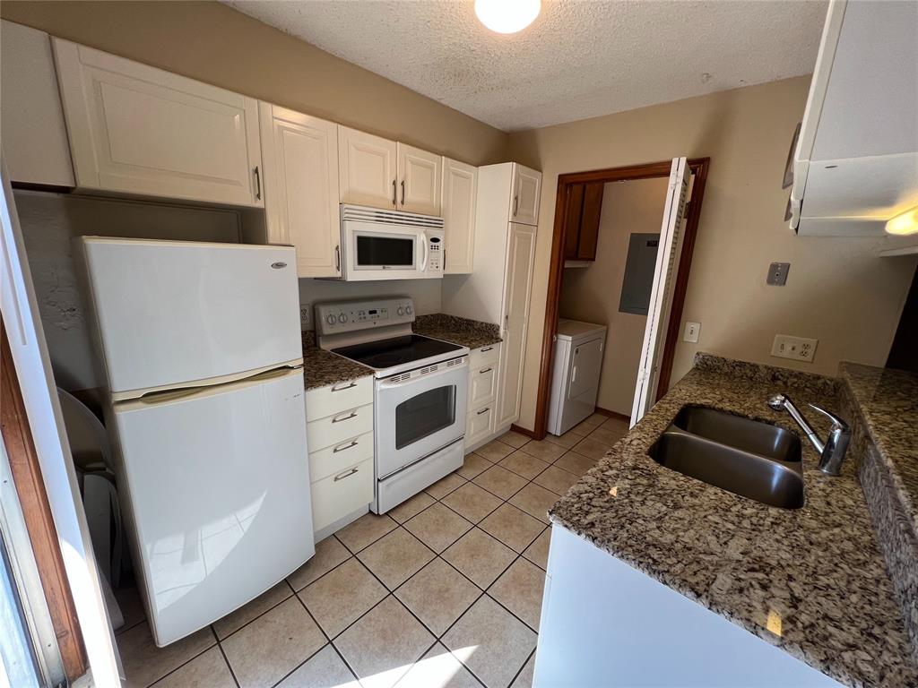 14148 Crossing Way East