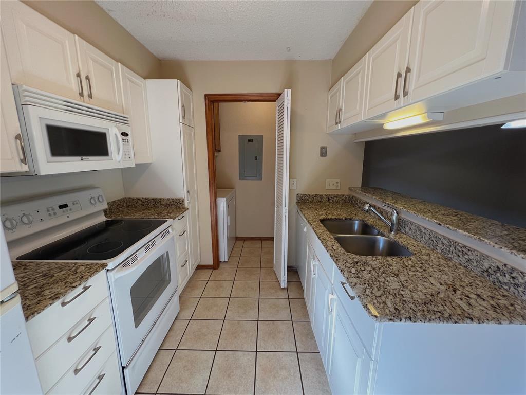 14148 Crossing Way East