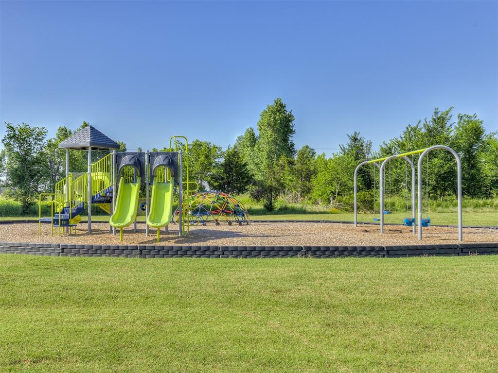 812 Chisholm Trail