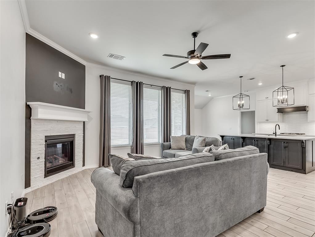 812 Chisholm Trail