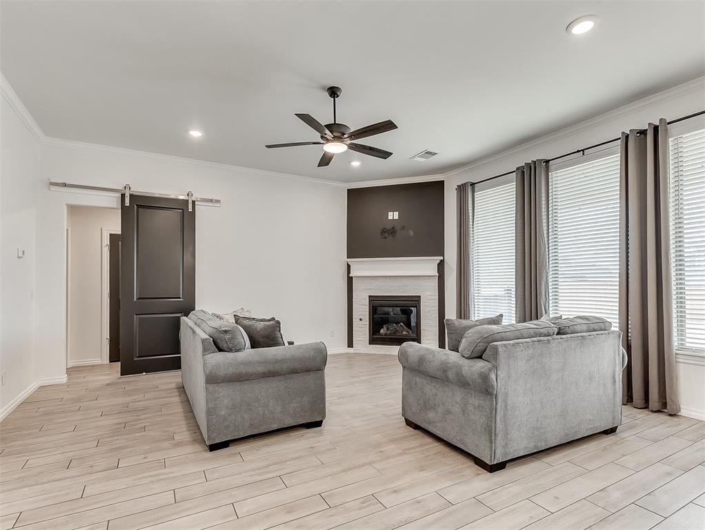 812 Chisholm Trail