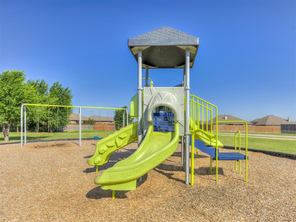 812 Chisholm Trail