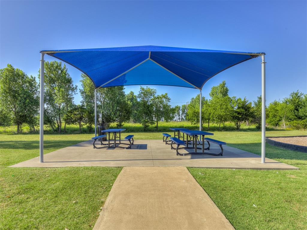 812 Chisholm Trail