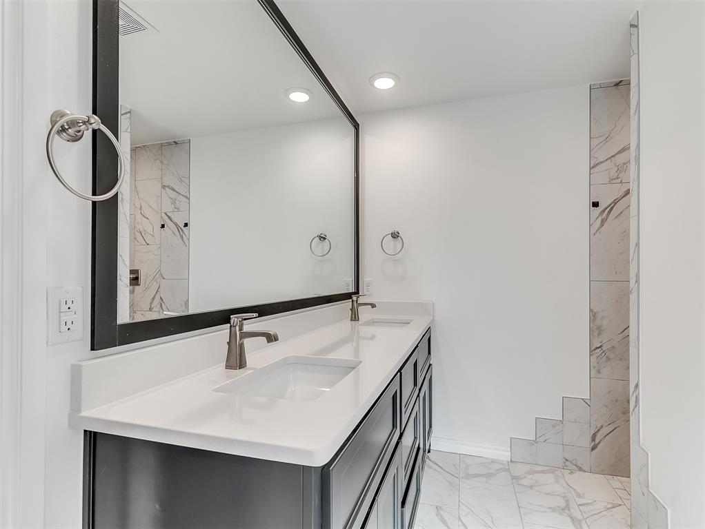 812 Chisholm Trail
