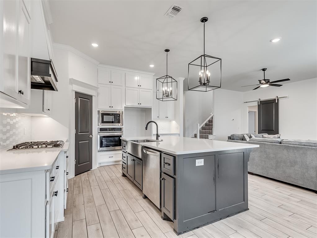 812 Chisholm Trail