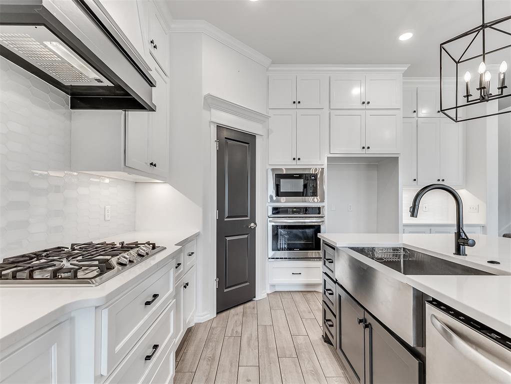 812 Chisholm Trail