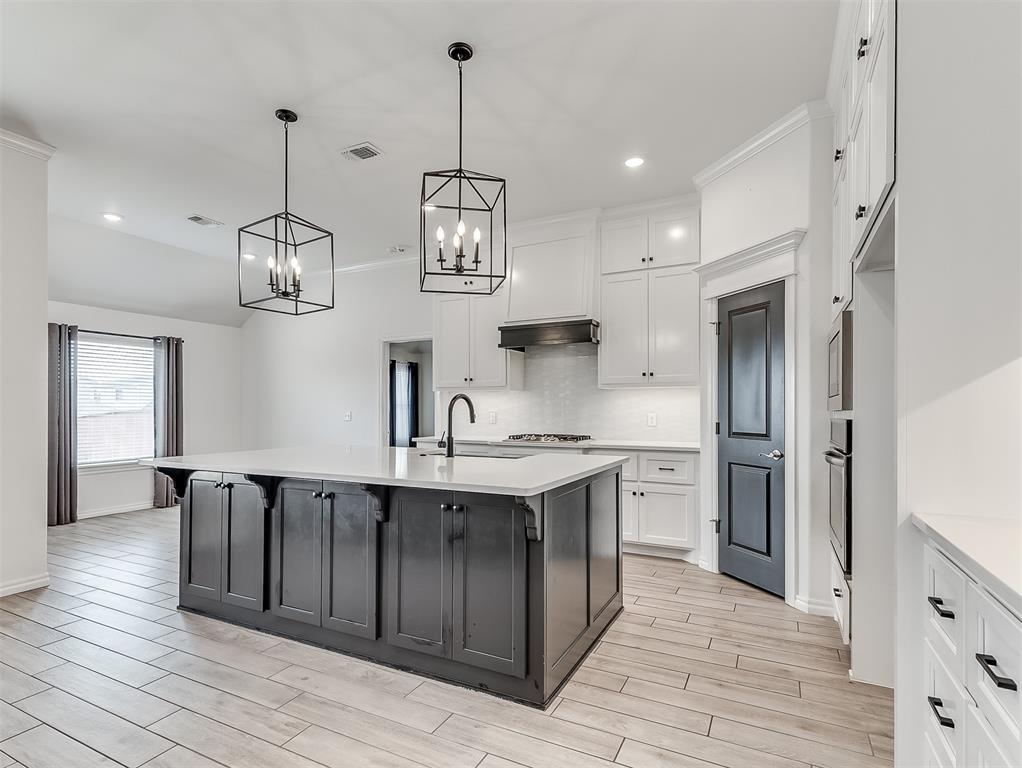 812 Chisholm Trail