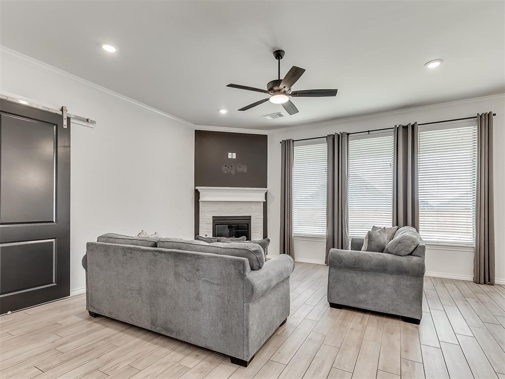 812 Chisholm Trail