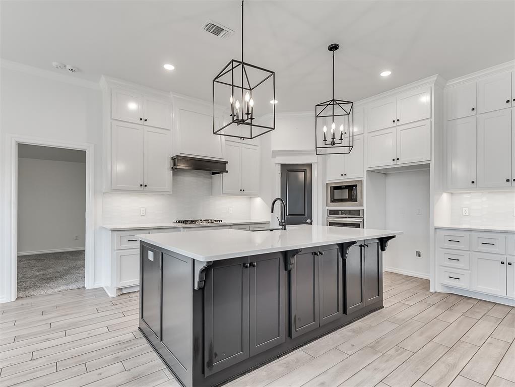 812 Chisholm Trail