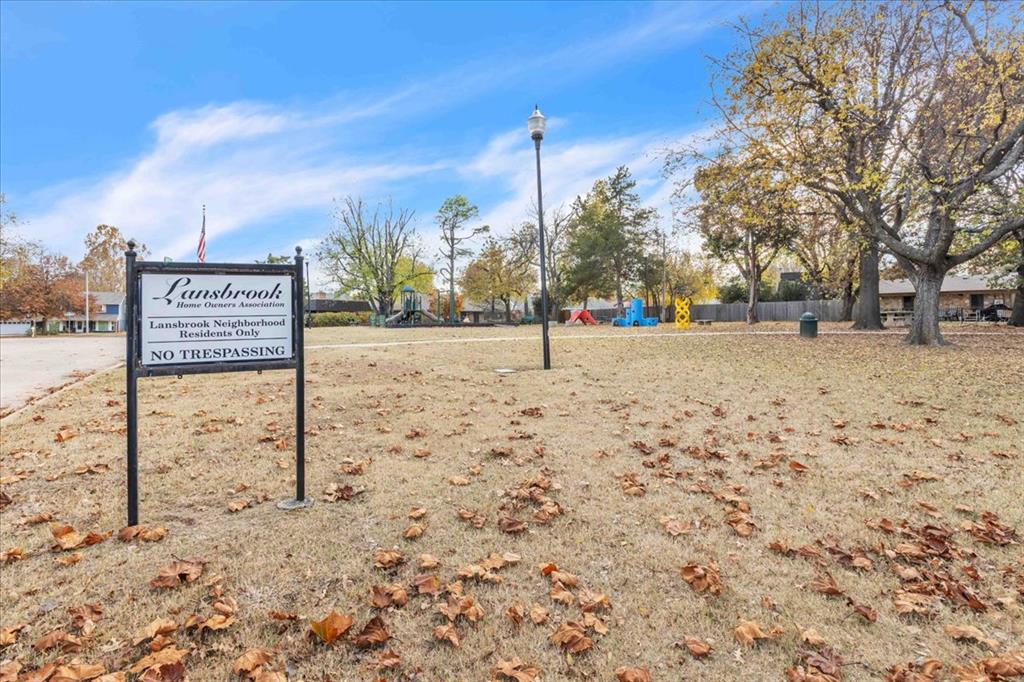 8900 Lansbrook Lane