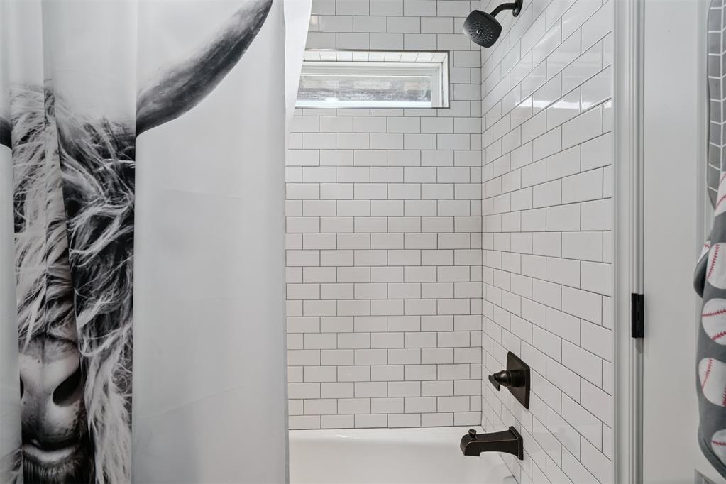 2827 NW Cheyenne Way