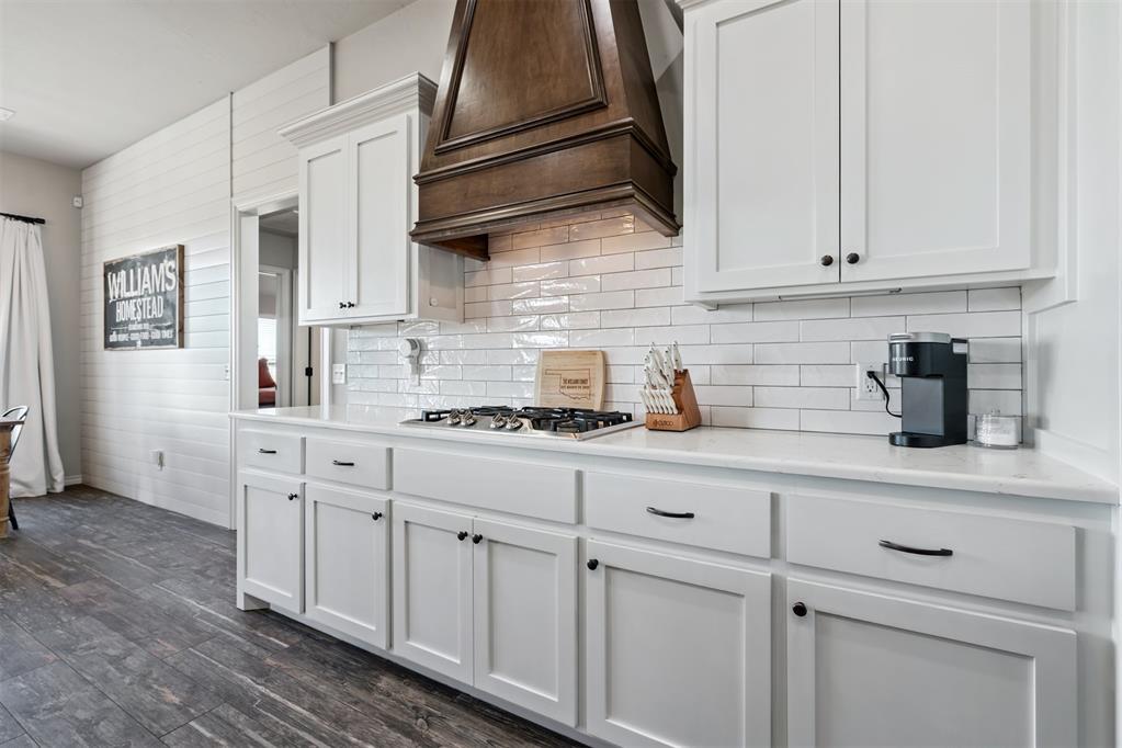 2827 NW Cheyenne Way