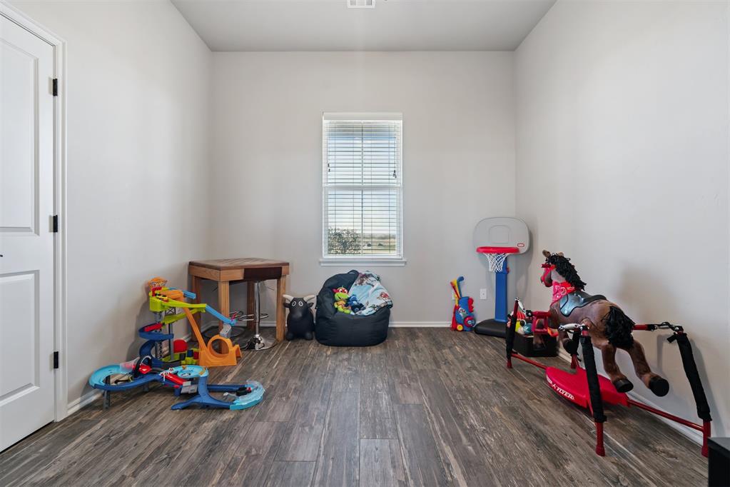 2827 NW Cheyenne Way