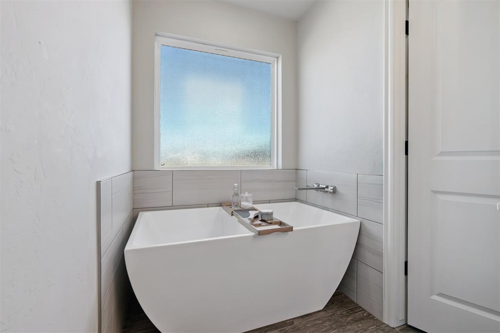 2827 NW Cheyenne Way