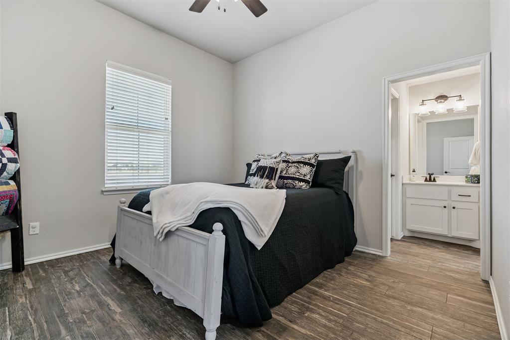 2827 NW Cheyenne Way