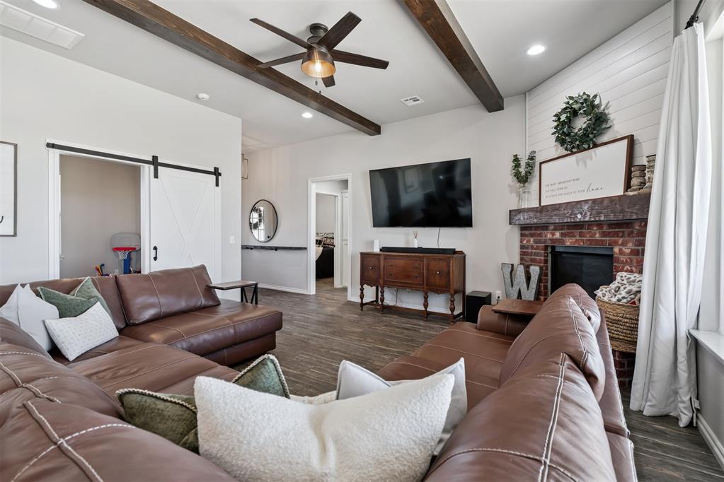 2827 NW Cheyenne Way