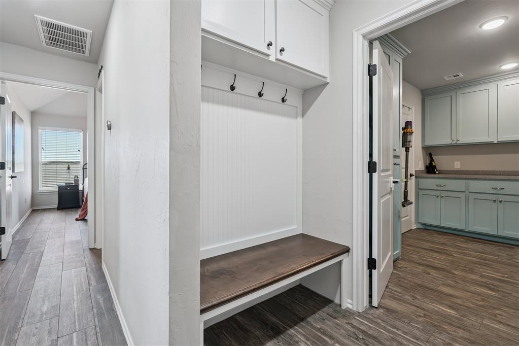 2827 NW Cheyenne Way